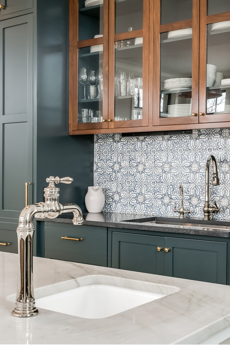 Elegant\ kitchen\ with\ blue\ cabinets\ and\ marble\ countertops